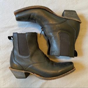 Twisted x boots 7.5 but wear like an 8.5